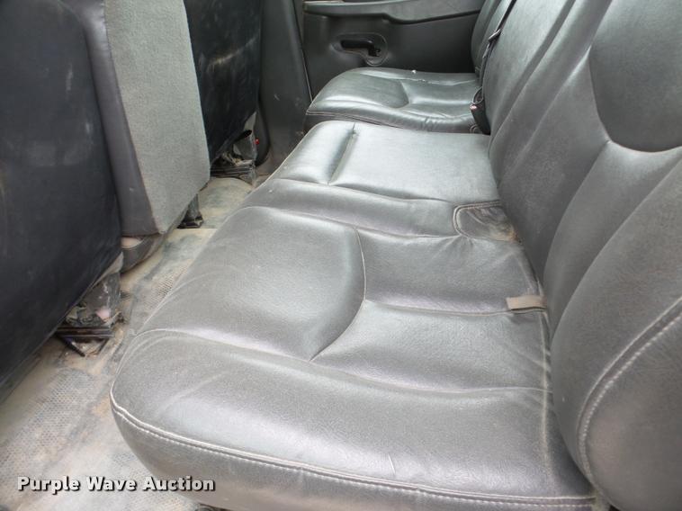 image for item DB2289 2005 Chevrolet Silverado 2500HD Crew Cab pickup truck