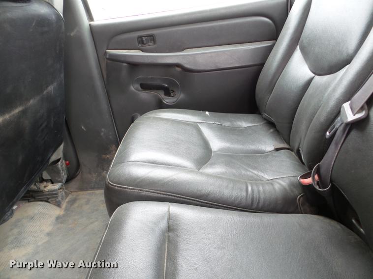 image for item DB2289 2005 Chevrolet Silverado 2500HD Crew Cab pickup truck