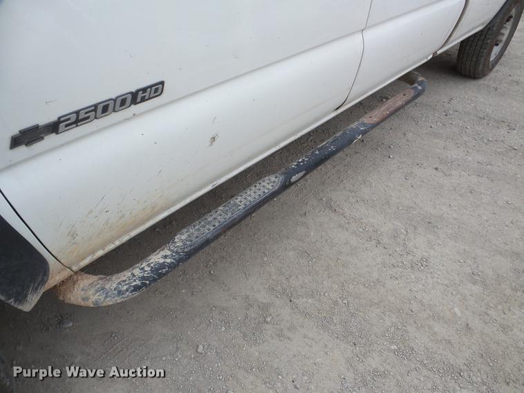 image for item DB2289 2005 Chevrolet Silverado 2500HD Crew Cab pickup truck