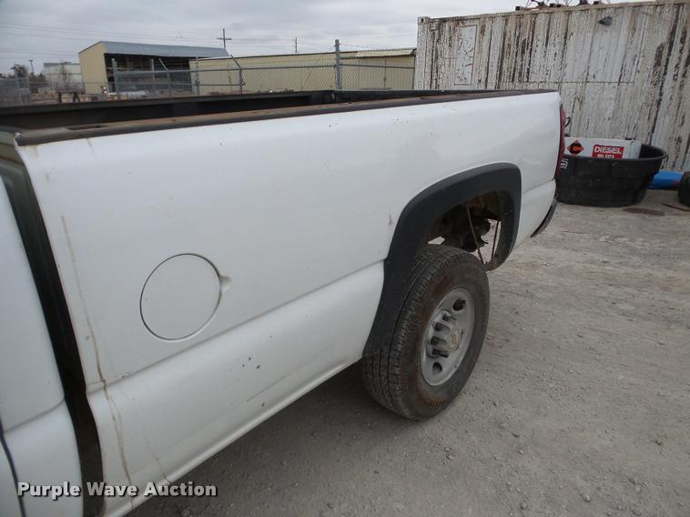 image for item DB2289 2005 Chevrolet Silverado 2500HD Crew Cab pickup truck