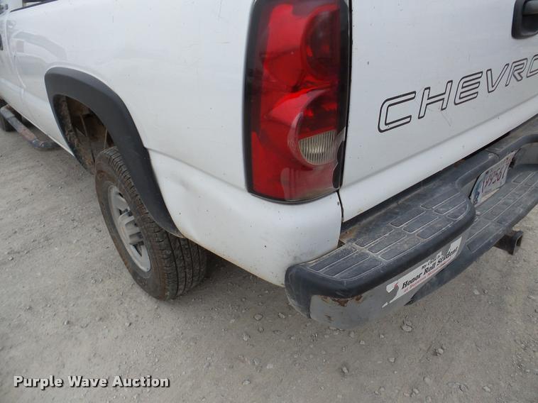 image for item DB2289 2005 Chevrolet Silverado 2500HD Crew Cab pickup truck