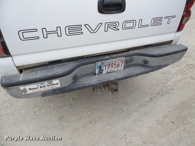image for item DB2289 2005 Chevrolet Silverado 2500HD Crew Cab pickup truck