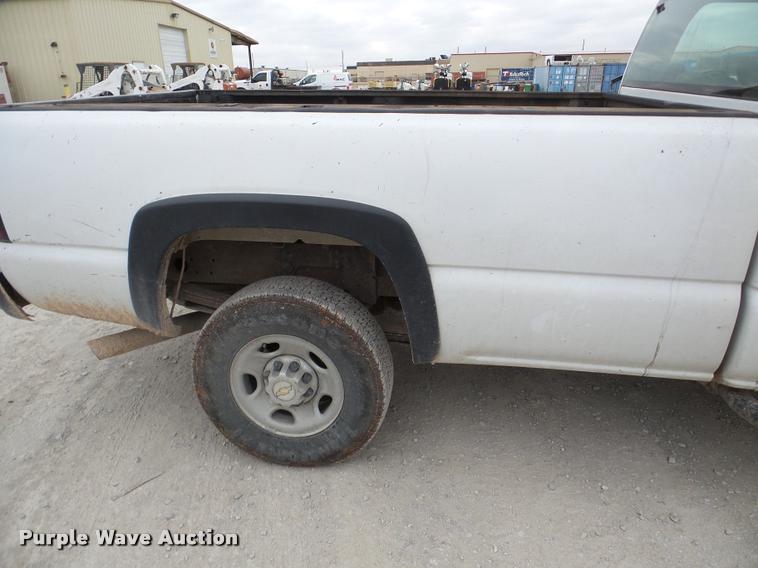 image for item DB2289 2005 Chevrolet Silverado 2500HD Crew Cab pickup truck