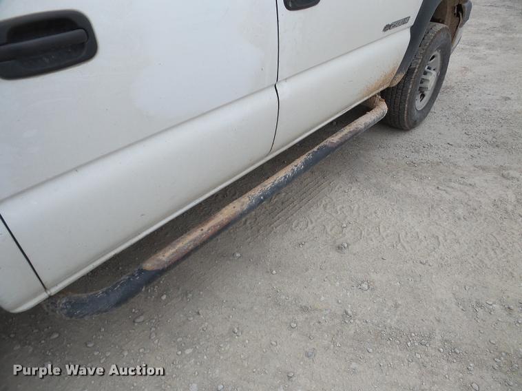 image for item DB2289 2005 Chevrolet Silverado 2500HD Crew Cab pickup truck