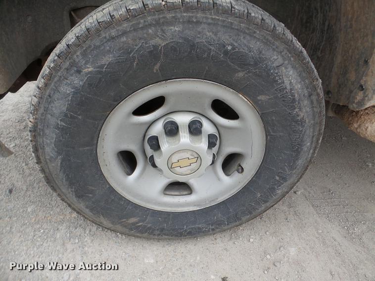 image for item DB2289 2005 Chevrolet Silverado 2500HD Crew Cab pickup truck