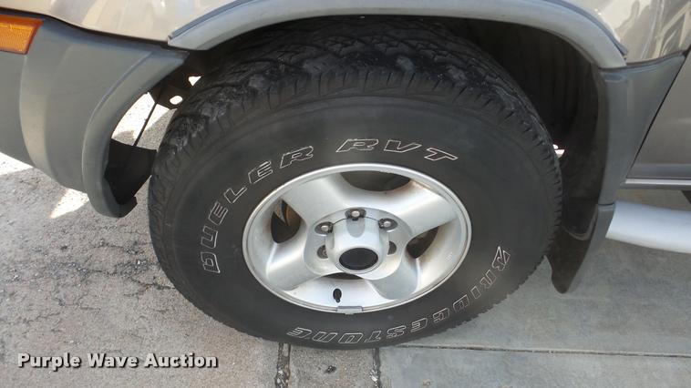 image for item DF9233 2003 Nissan Xterra SUV