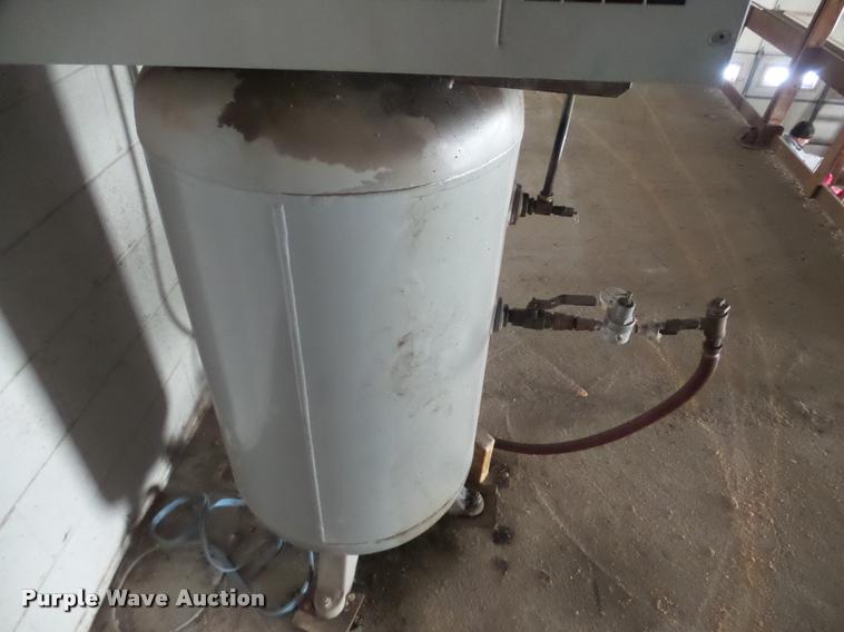 image for item DF9537 Ingersoll Rand T30 air compressor