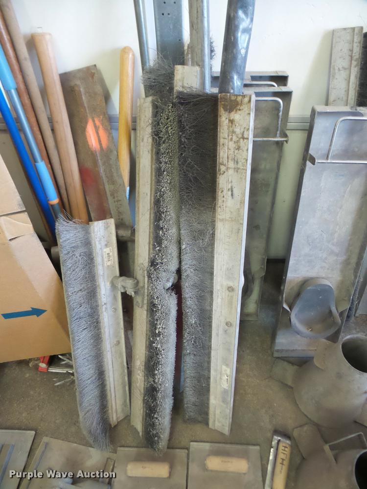 image for item DF9550 Concrete finishing tools