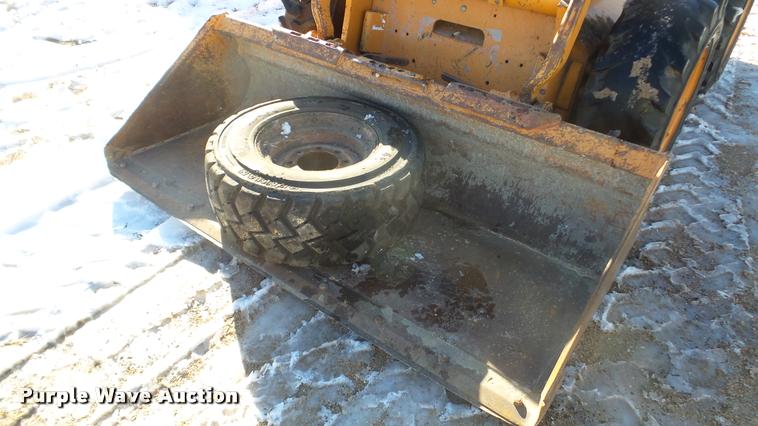 image for item DF9583 2005 Case 450 skid steer
