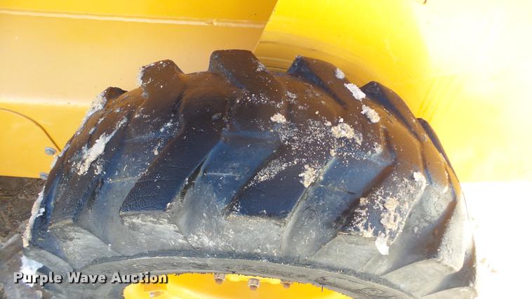 image for item DF9583 2005 Case 450 skid steer