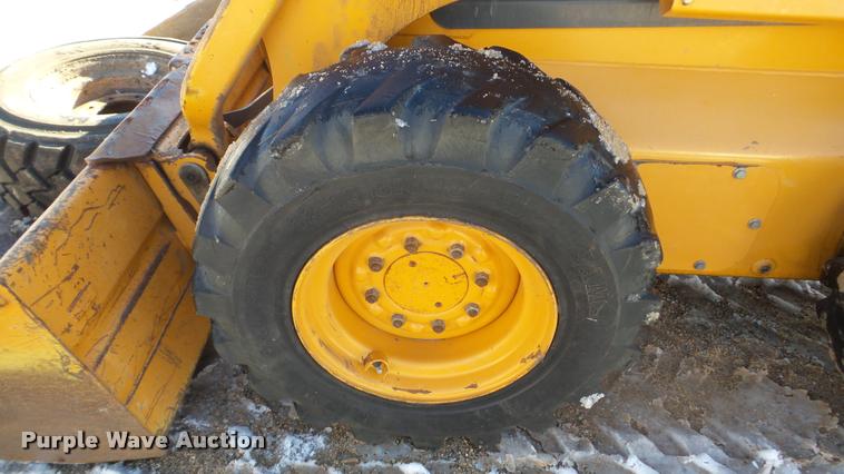 image for item DF9583 2005 Case 450 skid steer