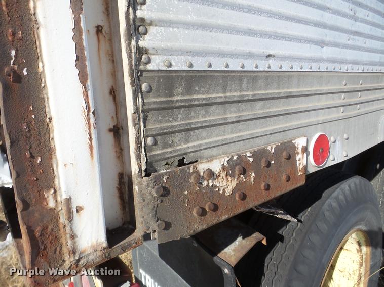 image for item DF9610 1974 Hobbs dry van trailer