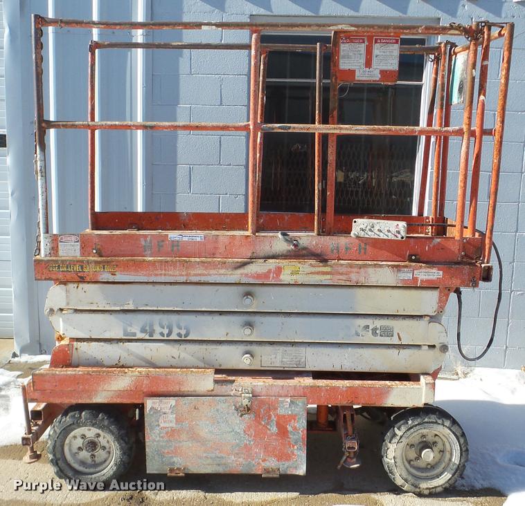 image for item DF9615 Hunter Lift 1528 scissor lift