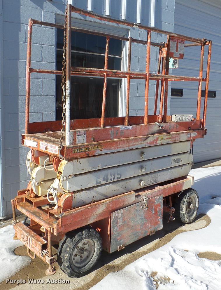 image for item DF9615 Hunter Lift 1528 scissor lift