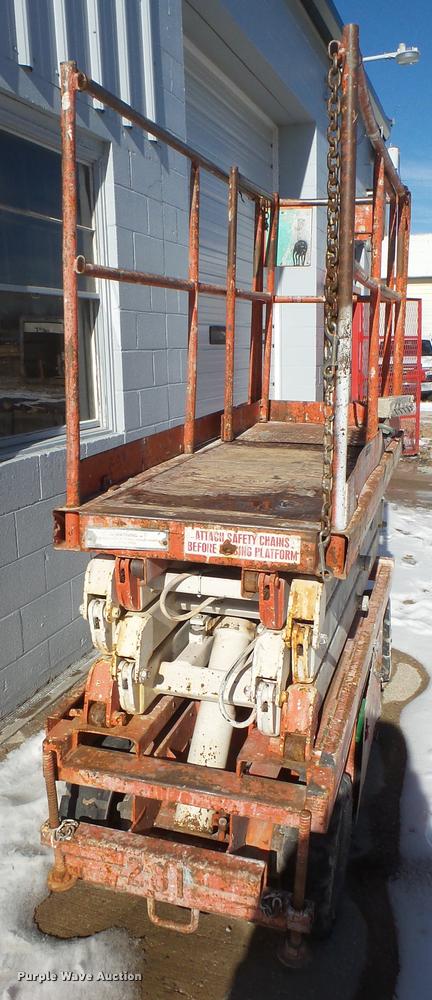 image for item DF9615 Hunter Lift 1528 scissor lift