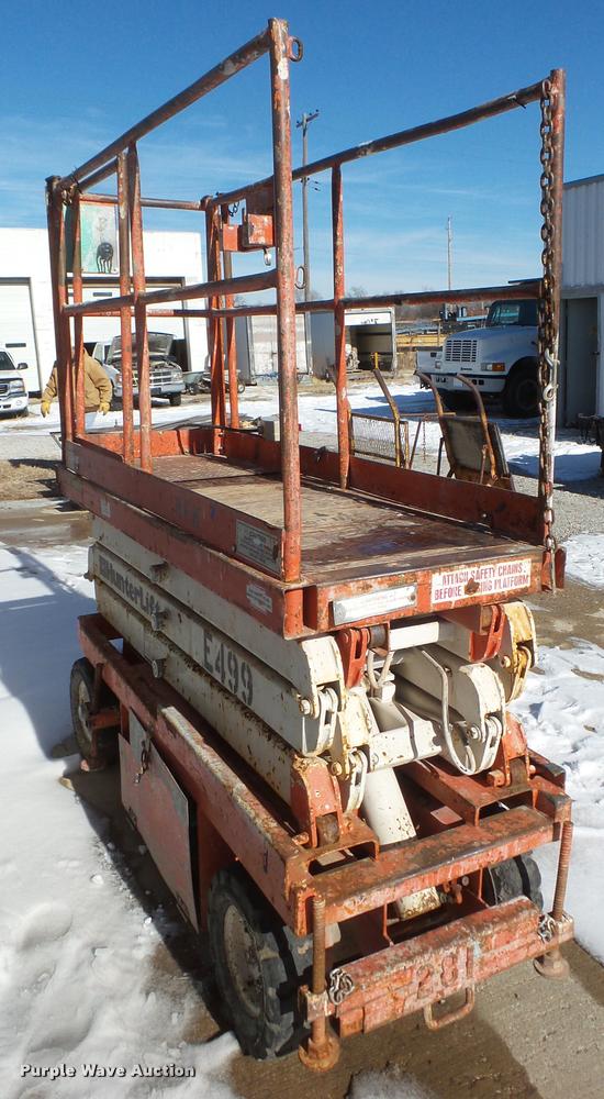 image for item DF9615 Hunter Lift 1528 scissor lift