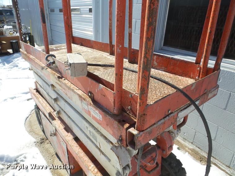 image for item DF9615 Hunter Lift 1528 scissor lift