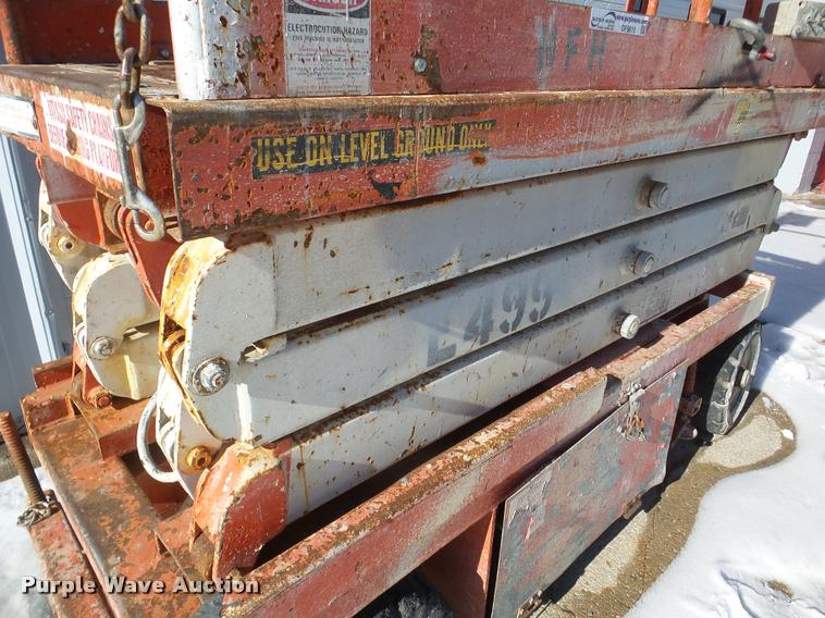 image for item DF9615 Hunter Lift 1528 scissor lift