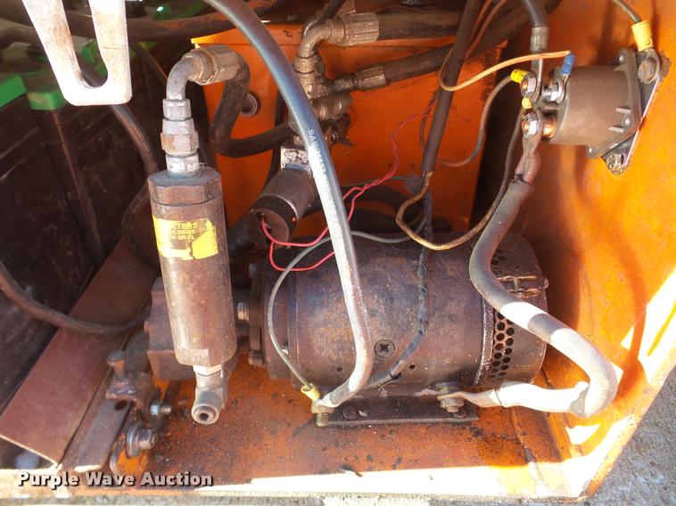 image for item DF9615 Hunter Lift 1528 scissor lift