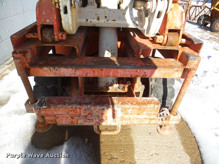 image for item DF9615 Hunter Lift 1528 scissor lift