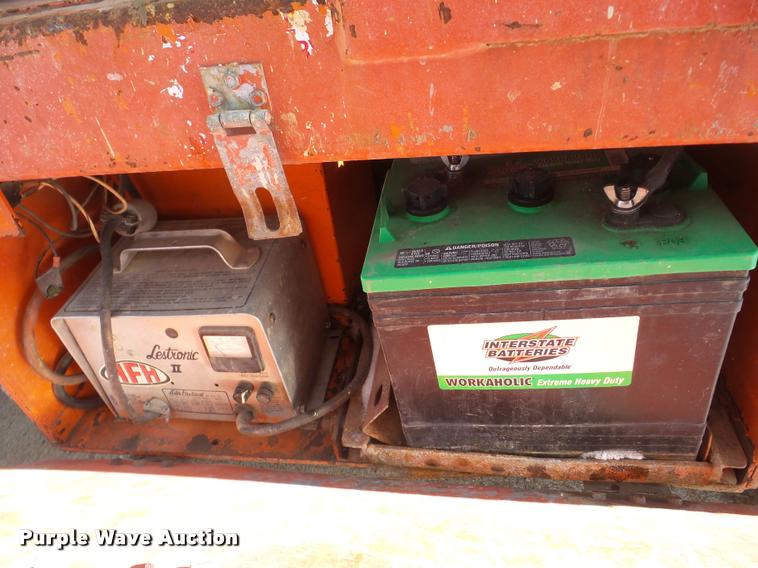 image for item DF9615 Hunter Lift 1528 scissor lift