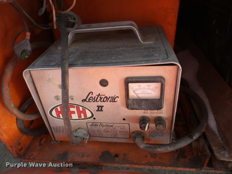 image for item DF9615 Hunter Lift 1528 scissor lift