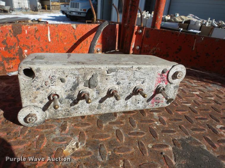 image for item DF9615 Hunter Lift 1528 scissor lift