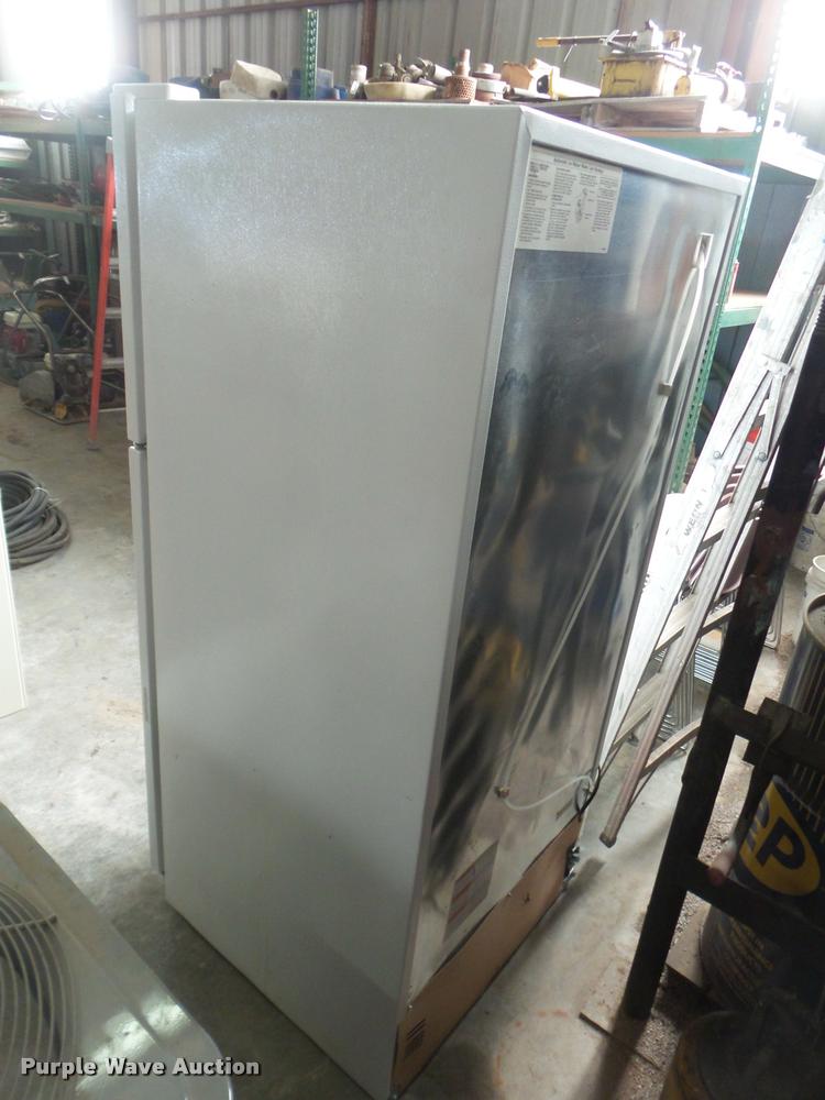 image for item DG9283 Roper refrigerator/freezer