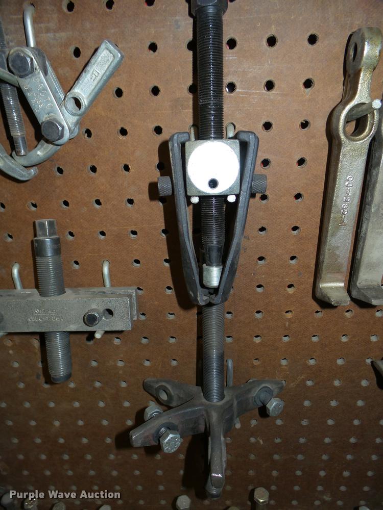 image for item DG9307 Snap-on cabinet with tools