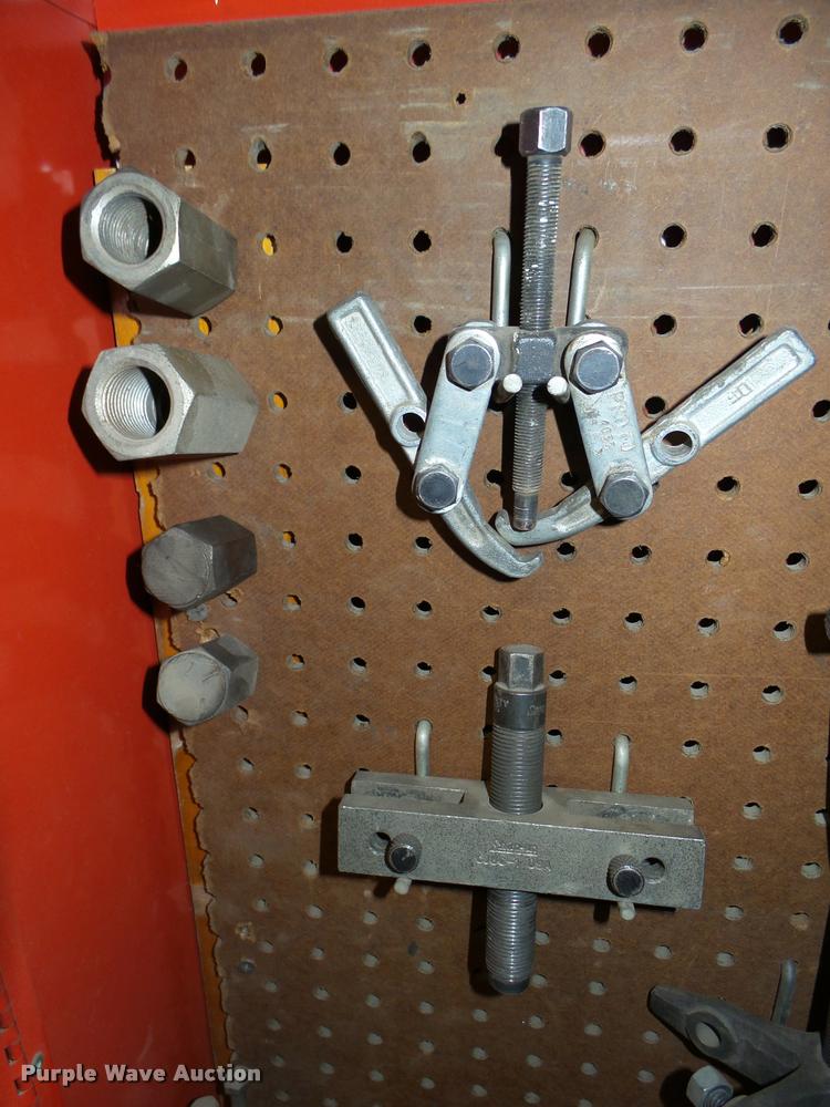 image for item DG9307 Snap-on cabinet with tools