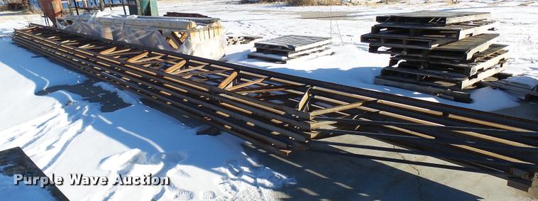 image for item DG9331 (4) metal trusses