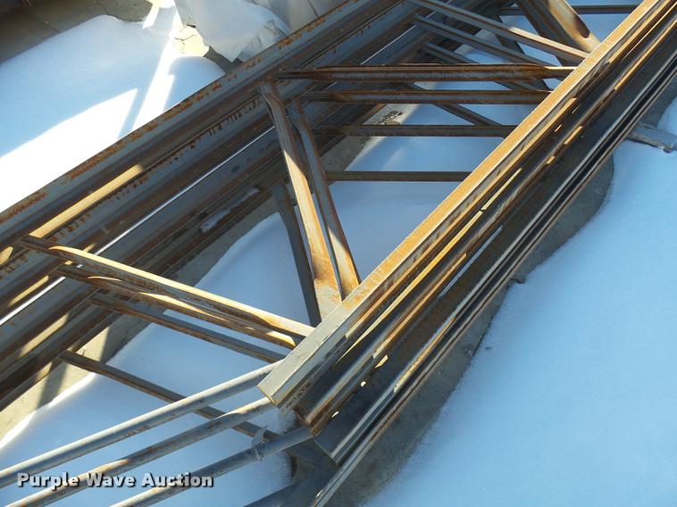image for item DG9331 (4) metal trusses