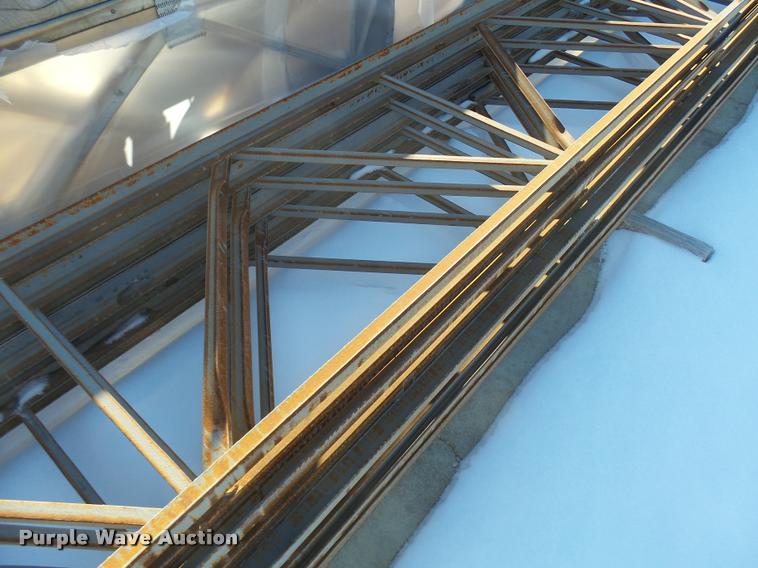 image for item DG9331 (4) metal trusses