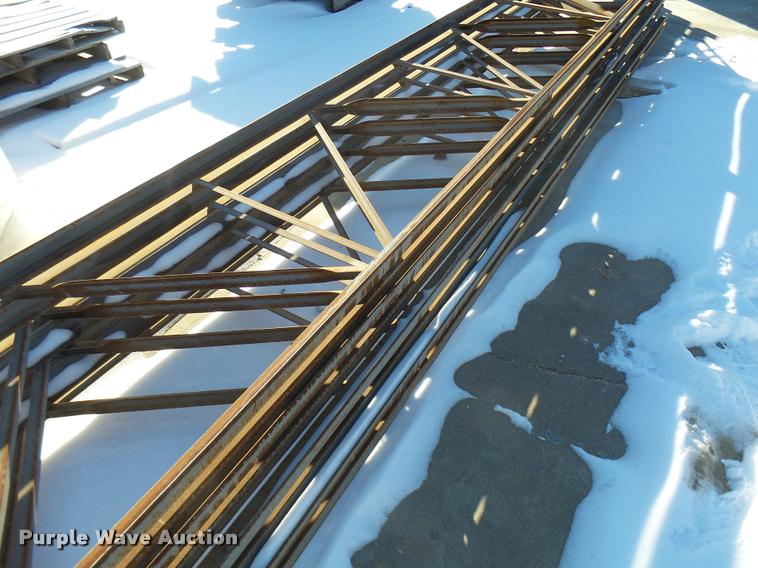 image for item DG9331 (4) metal trusses