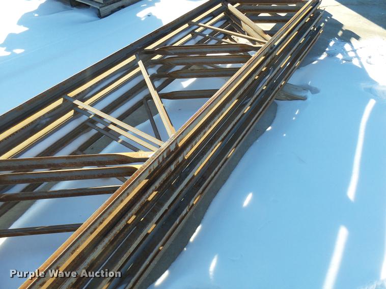 image for item DG9331 (4) metal trusses
