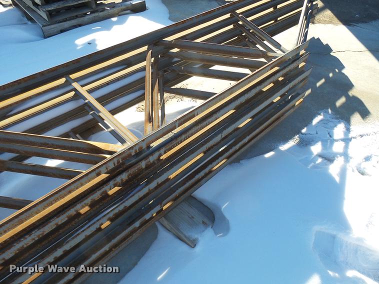 image for item DG9331 (4) metal trusses