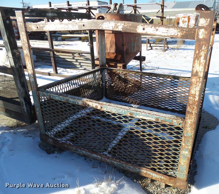 image for item DG9334 (2) man baskets