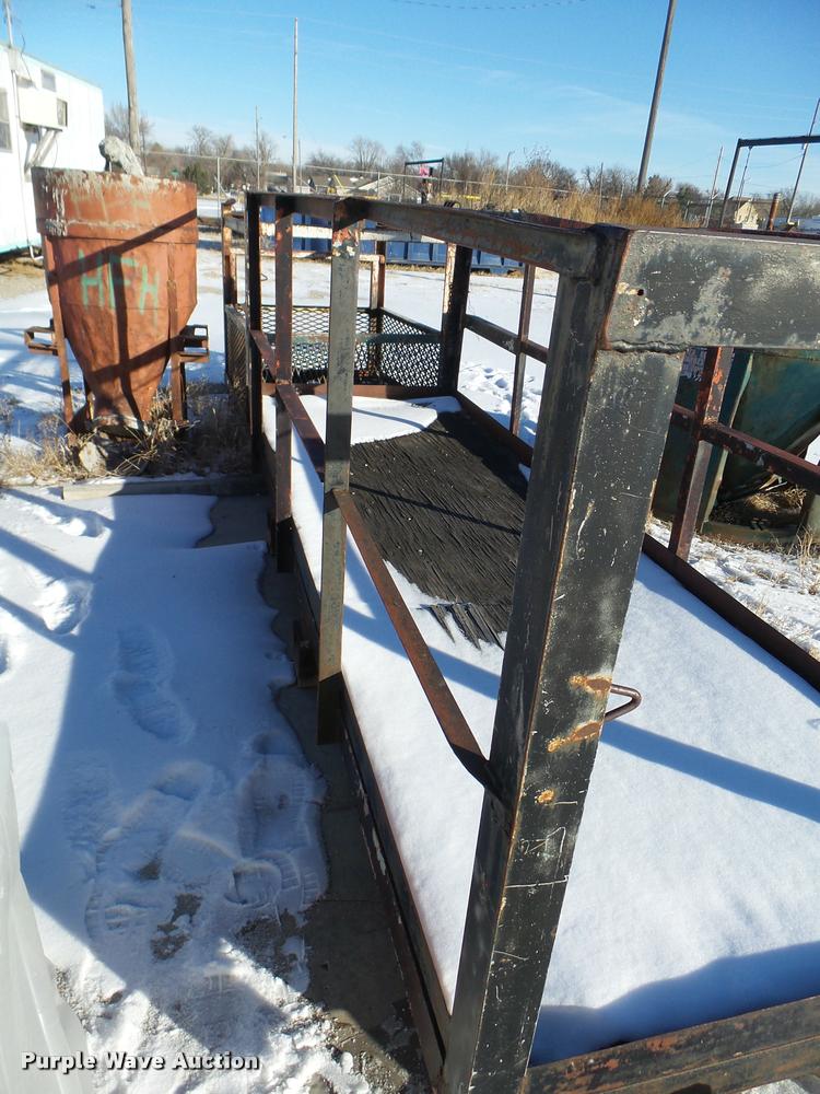 image for item DG9334 (2) man baskets