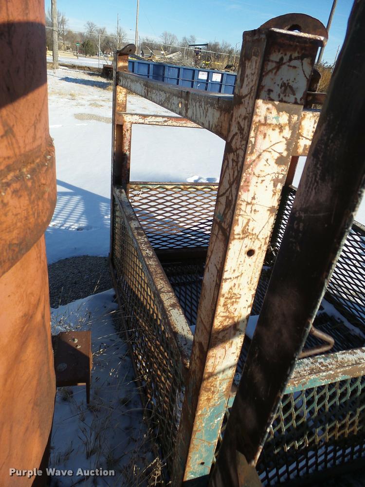 image for item DG9334 (2) man baskets