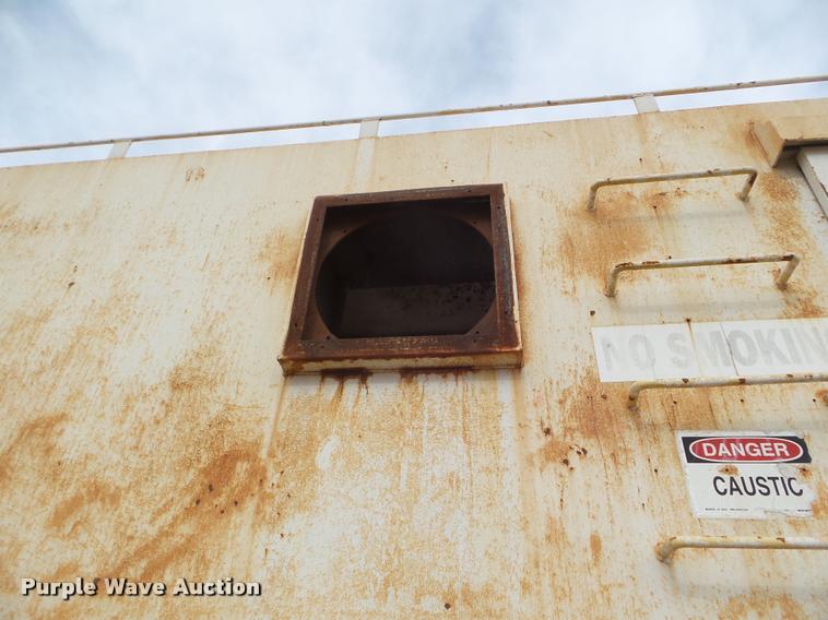 image for item DG9379 Steel roll off drilling rig working quarters