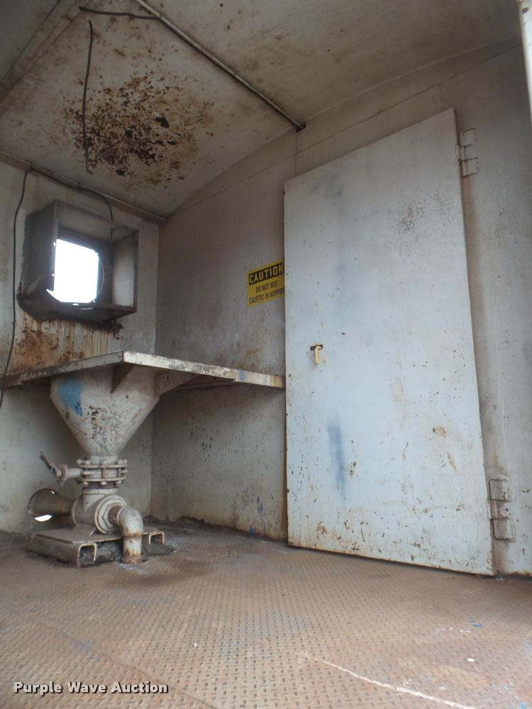 image for item DG9379 Steel roll off drilling rig working quarters