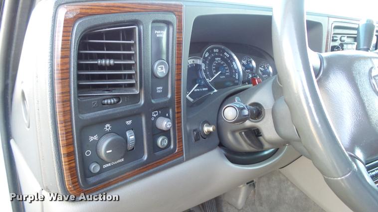 image for item K8052 2002 Cadillac Escalade Diamond Edition limousine