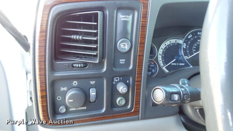 image for item K8052 2002 Cadillac Escalade Diamond Edition limousine