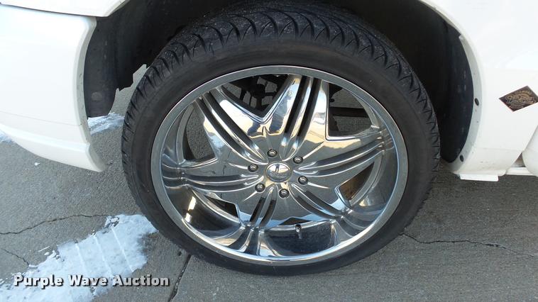 image for item K8052 2002 Cadillac Escalade Diamond Edition limousine