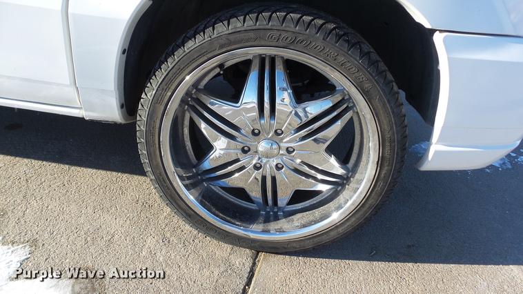 image for item K8052 2002 Cadillac Escalade Diamond Edition limousine