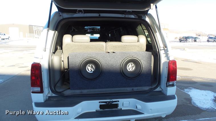 image for item K8052 2002 Cadillac Escalade Diamond Edition limousine