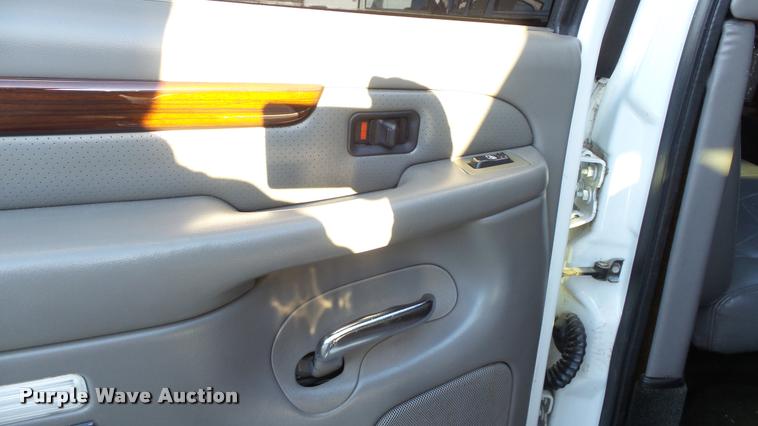 image for item K8052 2002 Cadillac Escalade Diamond Edition limousine