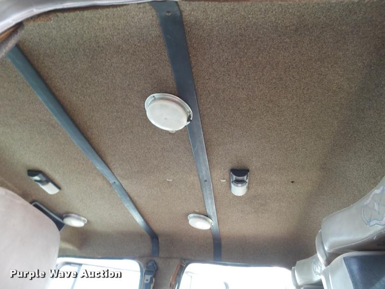 image for item L1728 1993 International 4900 fire truck