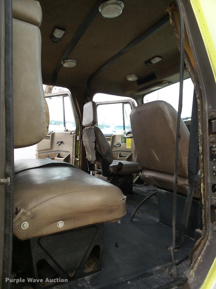 image for item L1728 1993 International 4900 fire truck