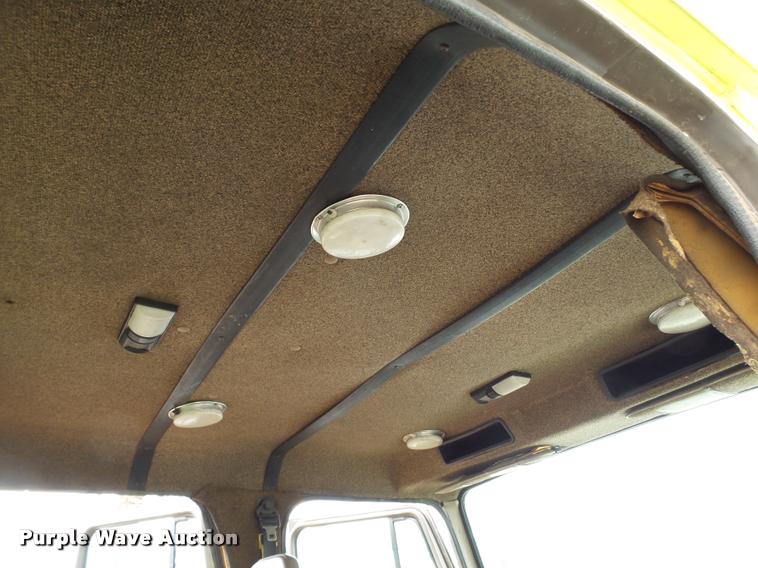 image for item L1728 1993 International 4900 fire truck